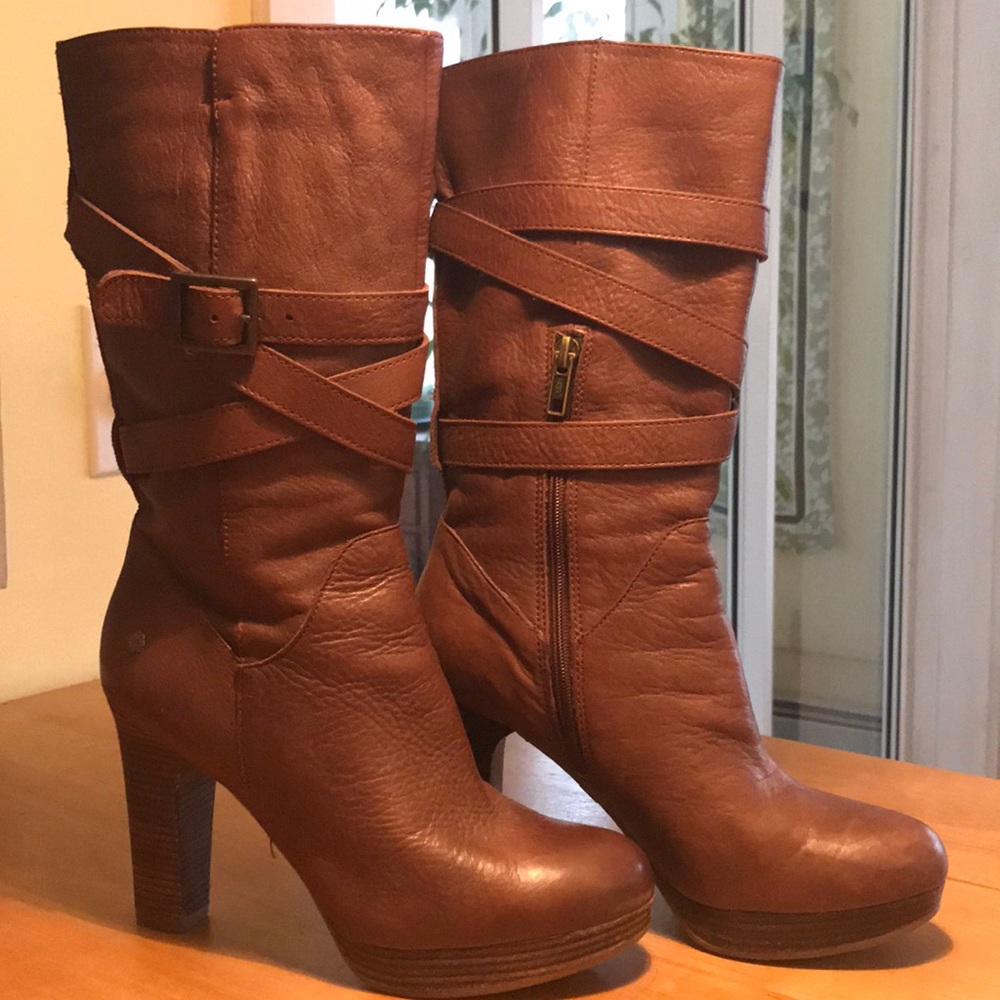 UGG BROWN LEATHER boots